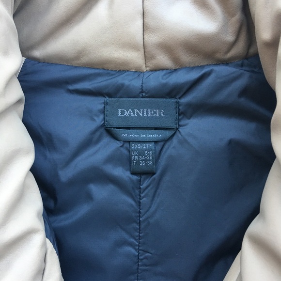Danier - Leather Thinsulate Vest - Picture 6 of 9